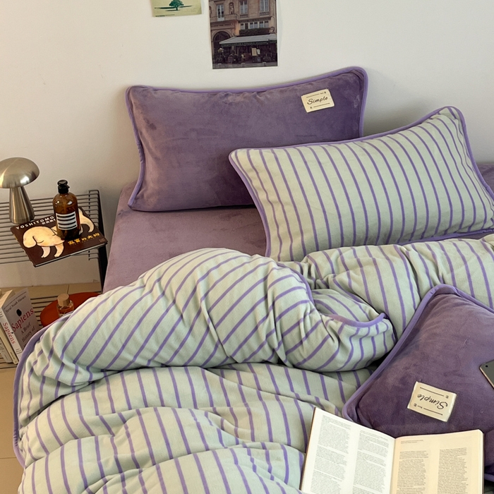 91家纺网 家纺一手货源 找家纺 桃子家居 2025新款A类ins复古条纹法式布列塔尼条纹简约撞色加厚牛奶绒系列四件套 绒-复古条纹紫