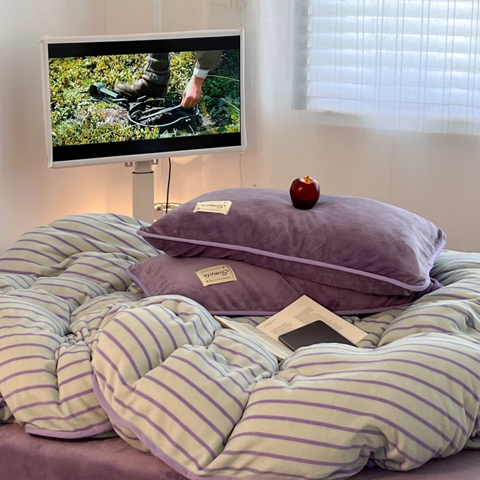 91家纺网 家纺一手货源 找家纺 桃子家居 2025新款A类ins复古条纹法式布列塔尼条纹简约撞色加厚牛奶绒系列四件套 绒-复古条纹紫