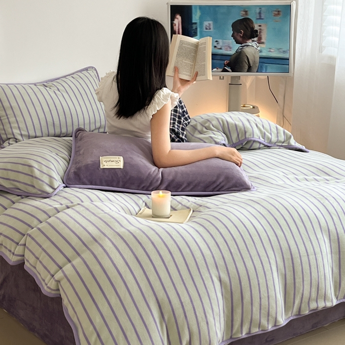 91家纺网 家纺一手货源 找家纺 桃子家居 2025新款A类ins复古条纹法式布列塔尼条纹简约撞色加厚牛奶绒系列四件套 绒-复古条纹紫