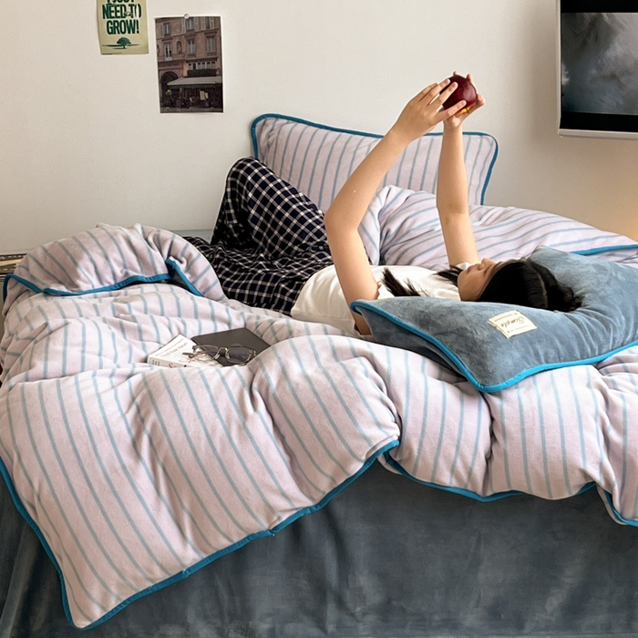 桃子家居 2025新款A类ins复古条纹法式布列塔尼条纹简约撞色加厚牛奶绒系列四件套 绒-复古条纹紫灰蓝