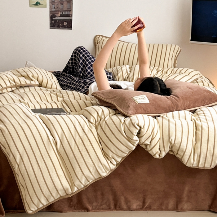 桃子家居 2025新款A类ins复古条纹法式布列塔尼条纹简约撞色加厚牛奶绒系列四件套 绒-复古条纹紫咖棕