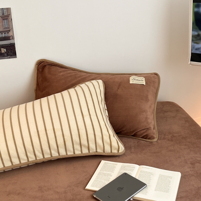 91家纺网 家纺一手货源 找家纺 桃子家居 2025新款A类ins复古条纹法式布列塔尼条纹简约撞色加厚牛奶绒系列四件套 绒-复古条纹紫咖棕