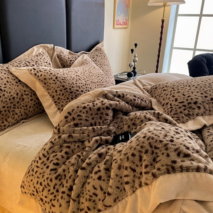 91家纺网 家纺一手货源 找家纺 （总）库里梦家纺 2025新款网红直播爆款獭兔毛豹纹-A版兔毛绒B版牛奶绒四件套-豹纹