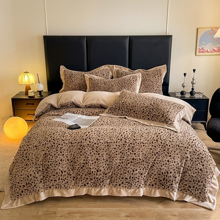 91家纺网 家纺一手货源 找家纺 （总）库里梦家纺 2025新款网红直播爆款獭兔毛豹纹-A版兔毛绒B版牛奶绒四件套-豹纹