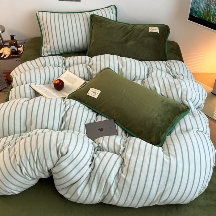 91家纺网 家纺一手货源 找家纺 桃子家居 2025新款A类ins复古条纹法式布列塔尼条纹简约撞色加厚牛奶绒系列四件套 绒-复古条纹紫墨绿