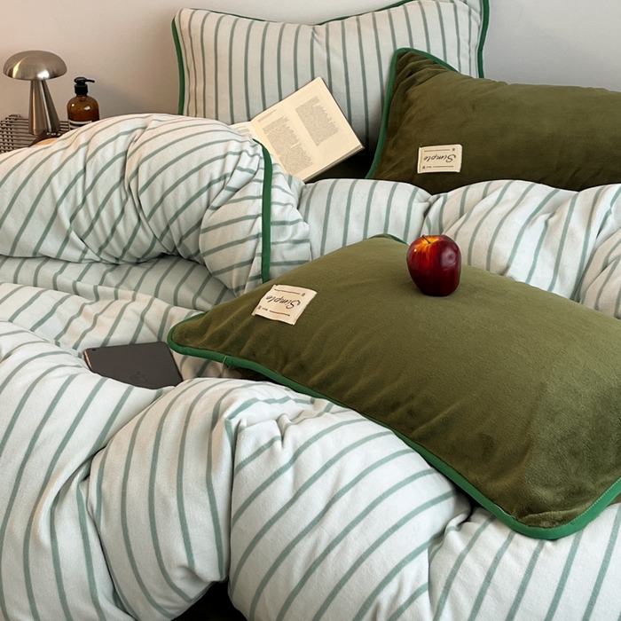 91家纺网 家纺一手货源 找家纺 桃子家居 2025新款A类ins复古条纹法式布列塔尼条纹简约撞色加厚牛奶绒系列四件套 绒-复古条纹紫墨绿