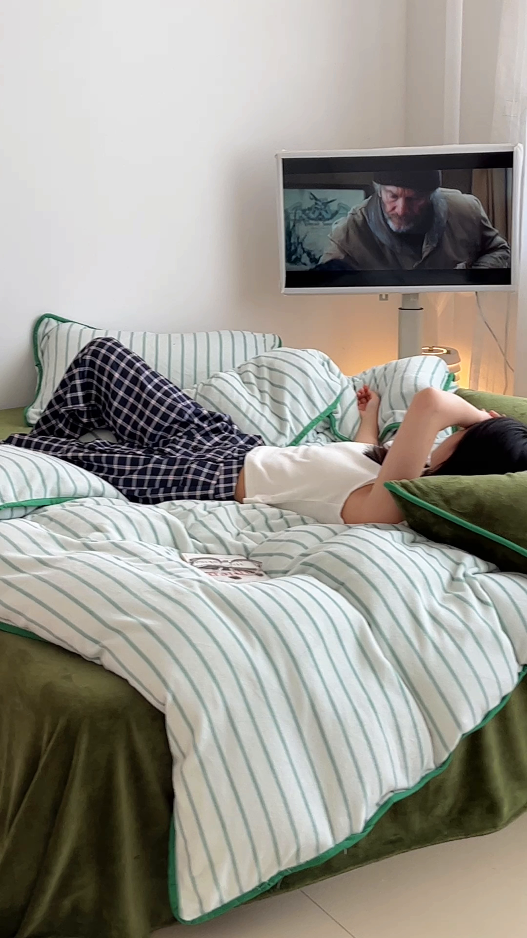 91家纺网 家纺一手货源 找家纺 桃子家居 2025新款A类ins复古条纹法式布列塔尼条纹简约撞色加厚牛奶绒系列四件套 绒-复古条纹紫墨绿