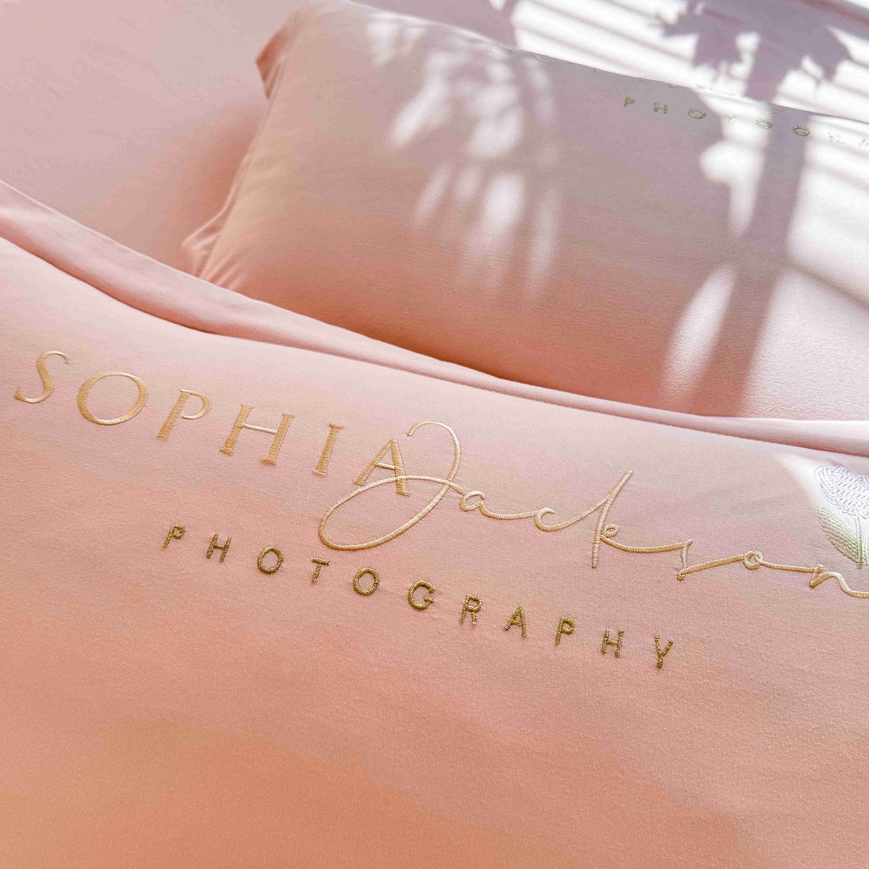 91家纺网 家纺一手货源 找家纺 大麦乐田 2025新款小清新糯小棉立体花绣花吊边四件套 清新恋人-粉