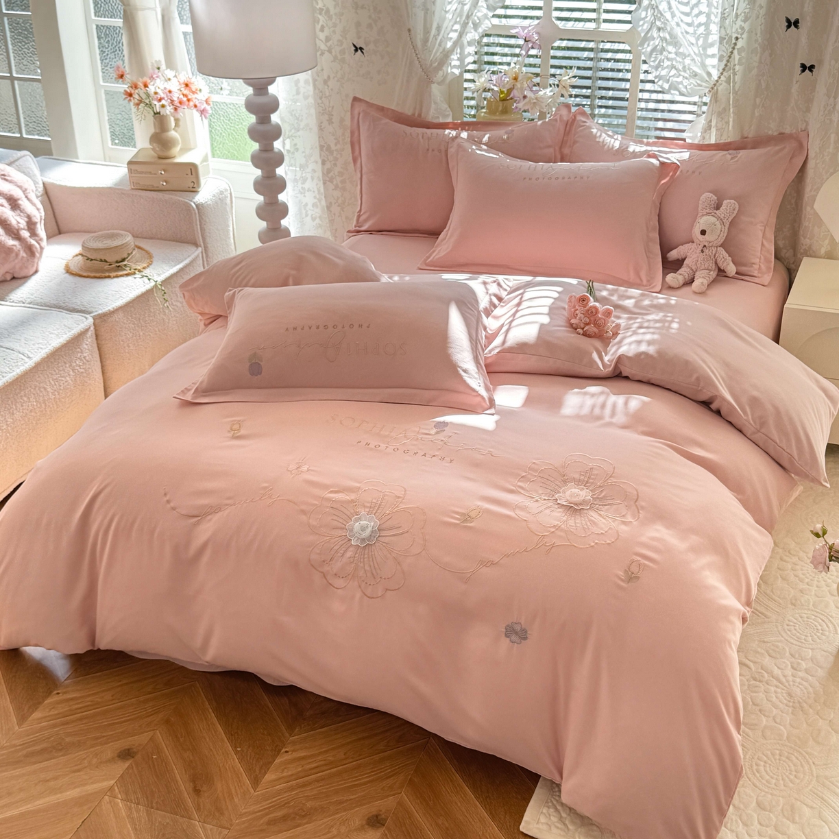 91家纺网 家纺一手货源 找家纺 大麦乐田 2025新款小清新糯小棉立体花绣花吊边四件套 清新恋人-粉