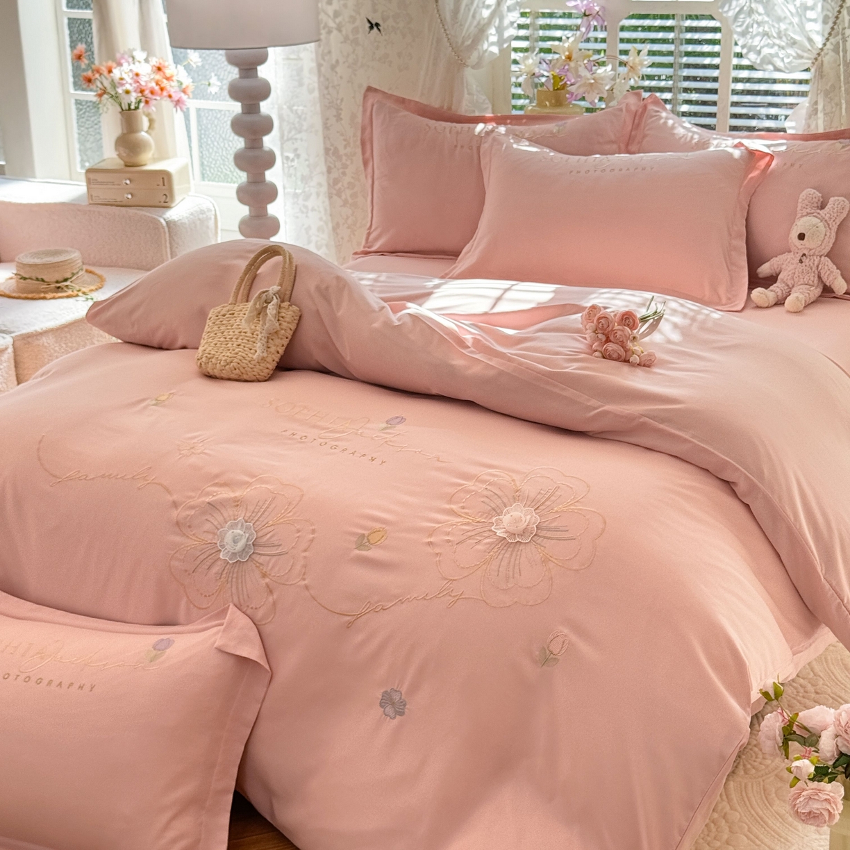 91家纺网 家纺一手货源 找家纺 大麦乐田 2025新款小清新糯小棉立体花绣花吊边四件套 清新恋人-粉