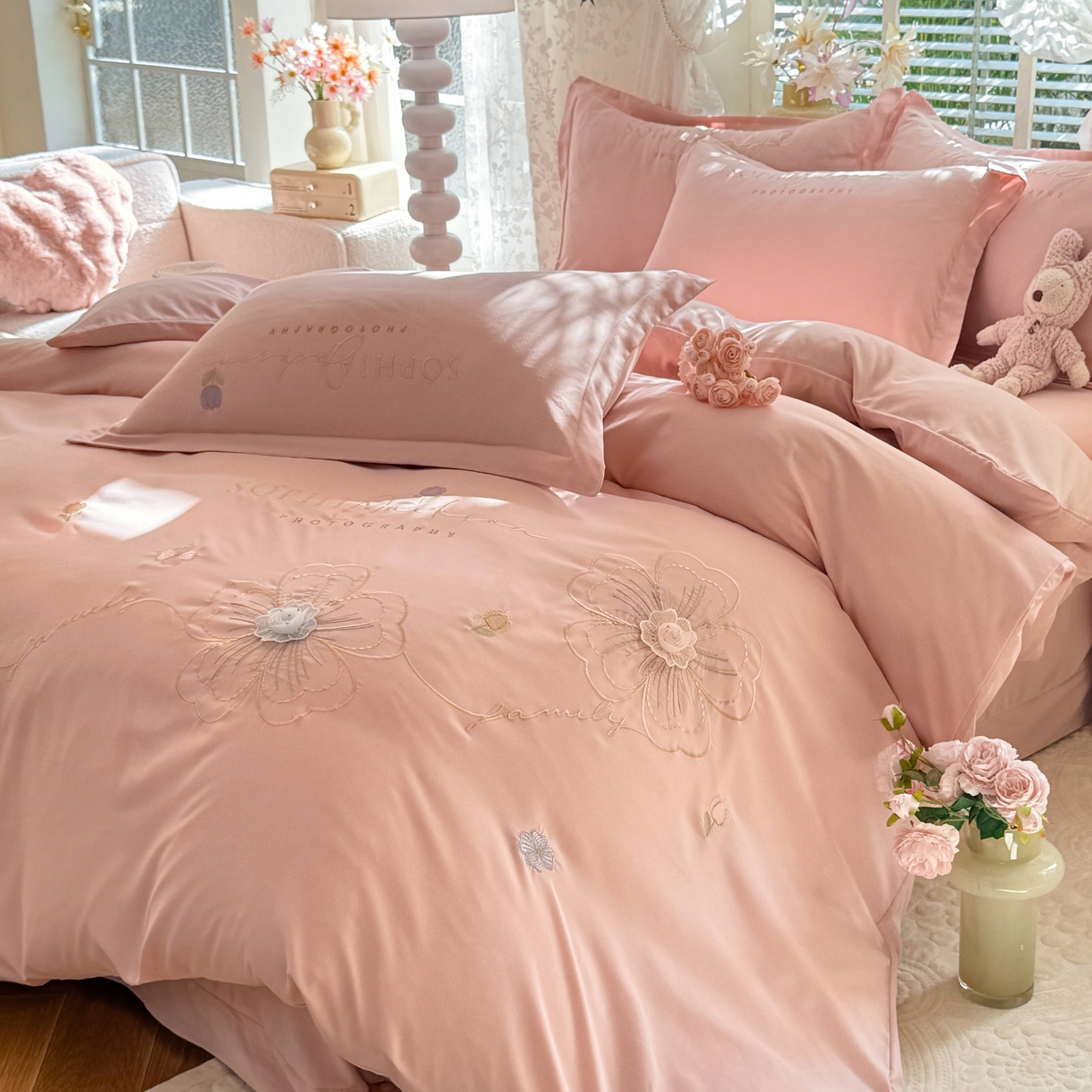 91家纺网 家纺一手货源 找家纺 大麦乐田 2025新款小清新糯小棉立体花绣花吊边四件套 清新恋人-粉