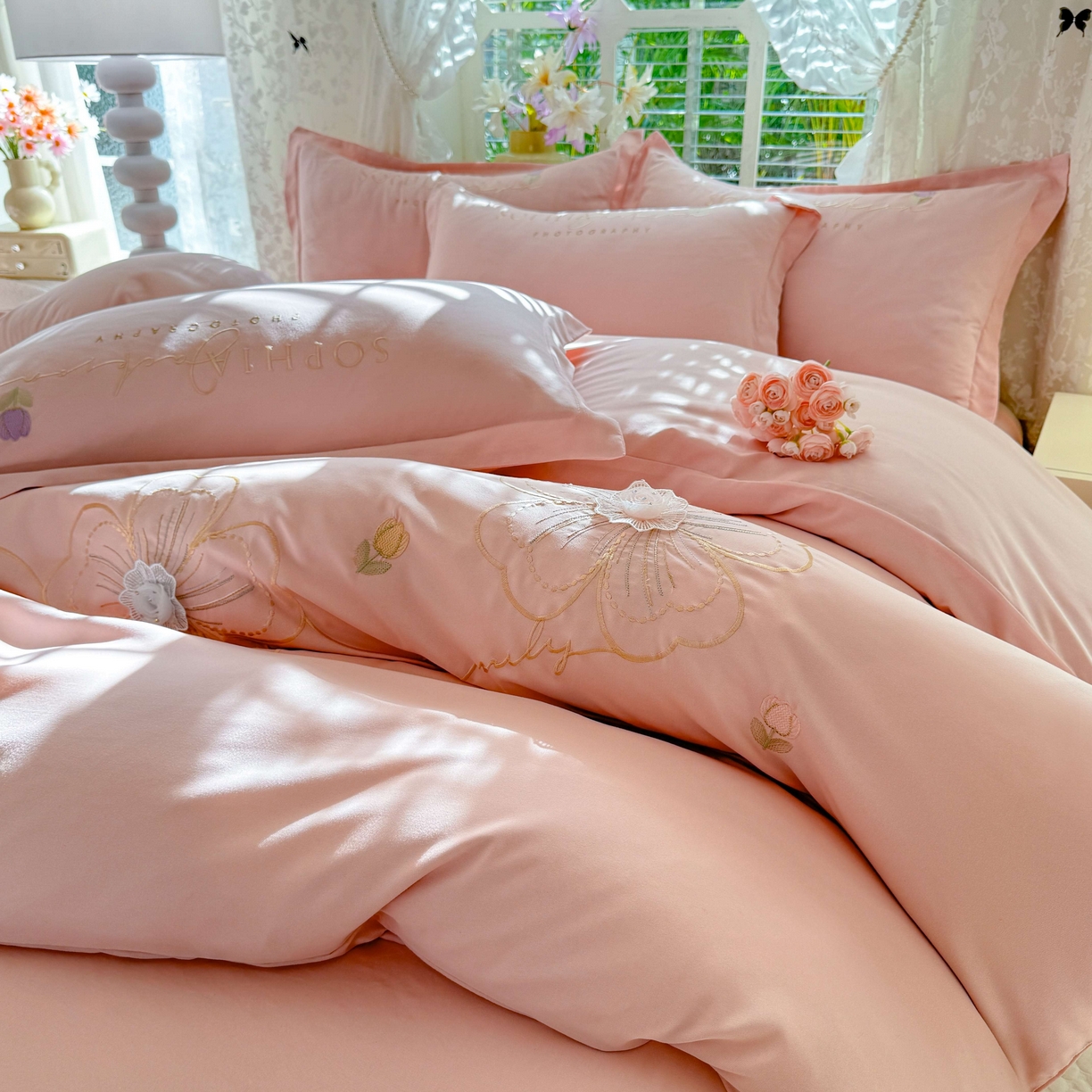 91家纺网 家纺一手货源 找家纺 大麦乐田 2025新款小清新糯小棉立体花绣花吊边四件套 清新恋人-粉