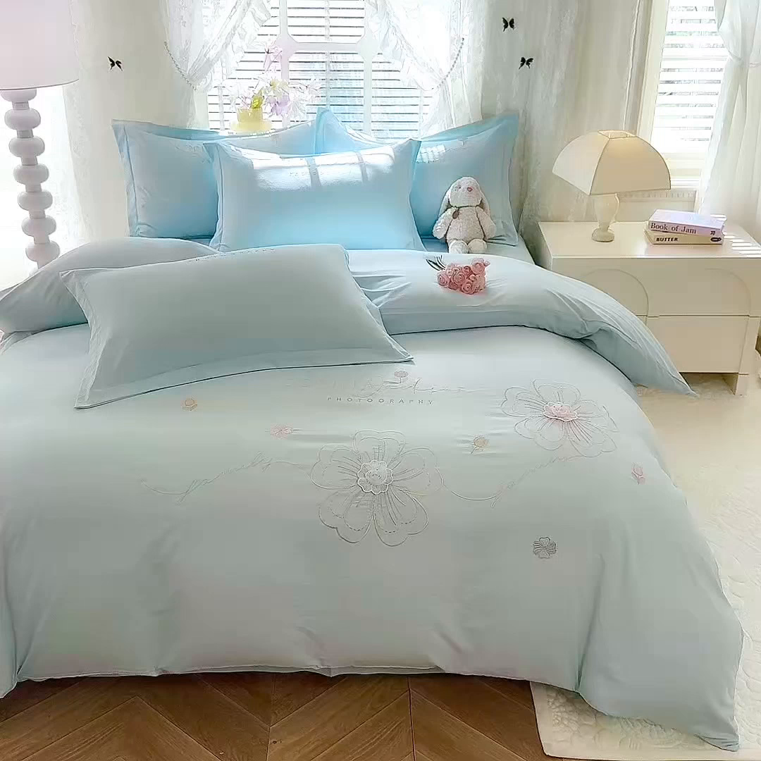 91家纺网 家纺一手货源 找家纺 大麦乐田 2025新款小清新糯小棉立体花绣花吊边四件套 清新恋人-兰