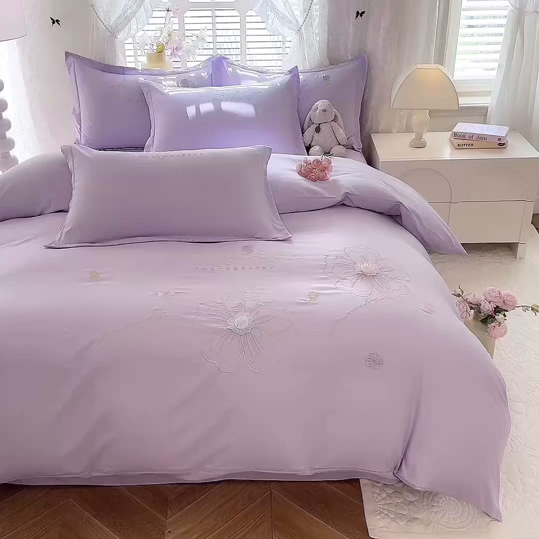 91家纺网 家纺一手货源 找家纺 大麦乐田 2025新款小清新糯小棉立体花绣花吊边四件套 清新恋人-紫