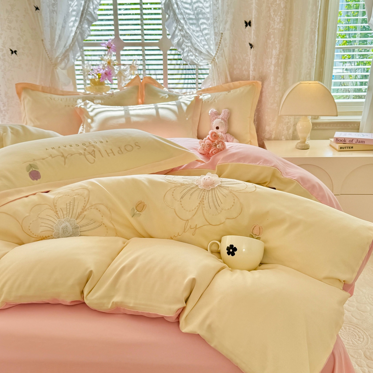 91家纺网 家纺一手货源 找家纺 大麦乐田 2025新款小清新糯小棉立体花绣花吊边四件套 清新恋人-黄