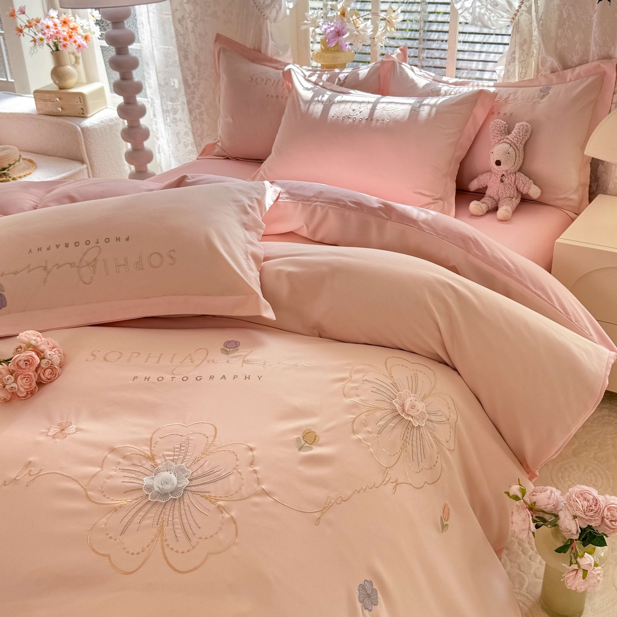 91家纺网 家纺一手货源 找家纺 大麦乐田 2025新款小清新糯小棉立体花绣花吊边四件套 清新恋人-粉玉