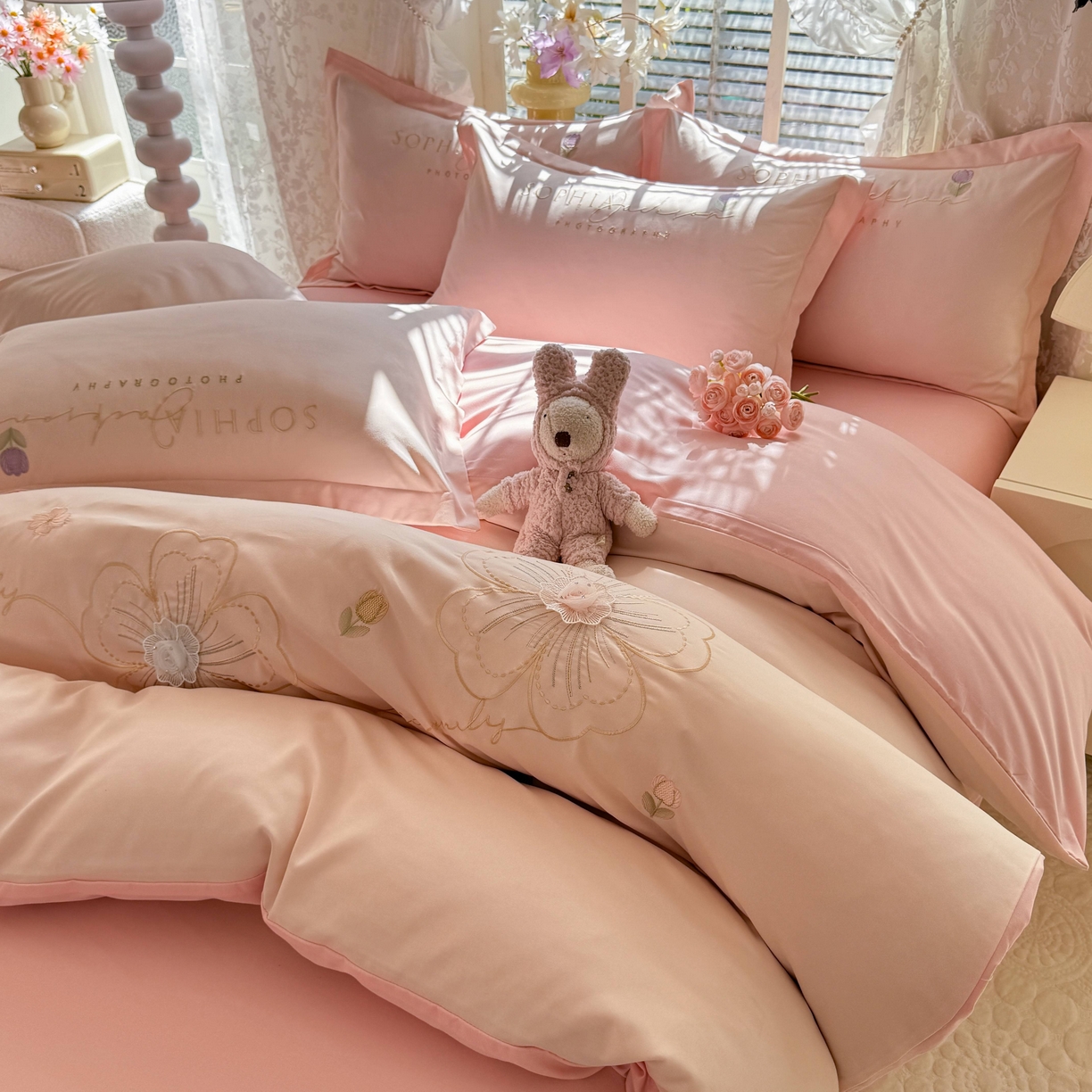 91家纺网 家纺一手货源 找家纺 大麦乐田 2025新款小清新糯小棉立体花绣花吊边四件套 清新恋人-粉玉