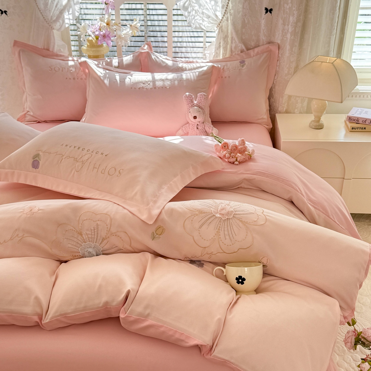 91家纺网 家纺一手货源 找家纺 大麦乐田 2025新款小清新糯小棉立体花绣花吊边四件套 清新恋人-粉玉