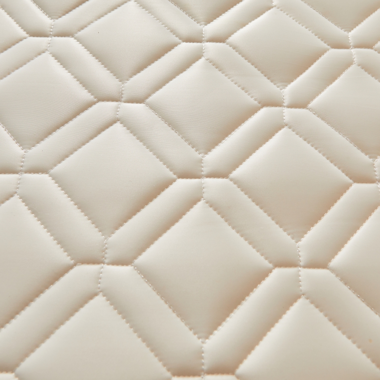 91家纺网 家纺一手货源 找家纺 希廷顿 2025新款立体海绵学生宿舍床垫-菱格 立体海绵床垫-菱格白