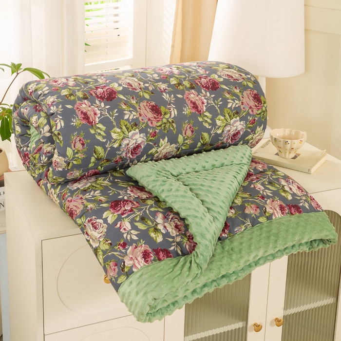 91家纺网 家纺一手货源 找家纺 锦鹭被业 2025新款AB版舒适全棉纯棉豆豆绒被被子被芯 花之语