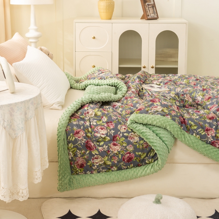 91家纺网 家纺一手货源 找家纺 锦鹭被业 2025新款AB版舒适全棉纯棉豆豆绒被被子被芯 花之语