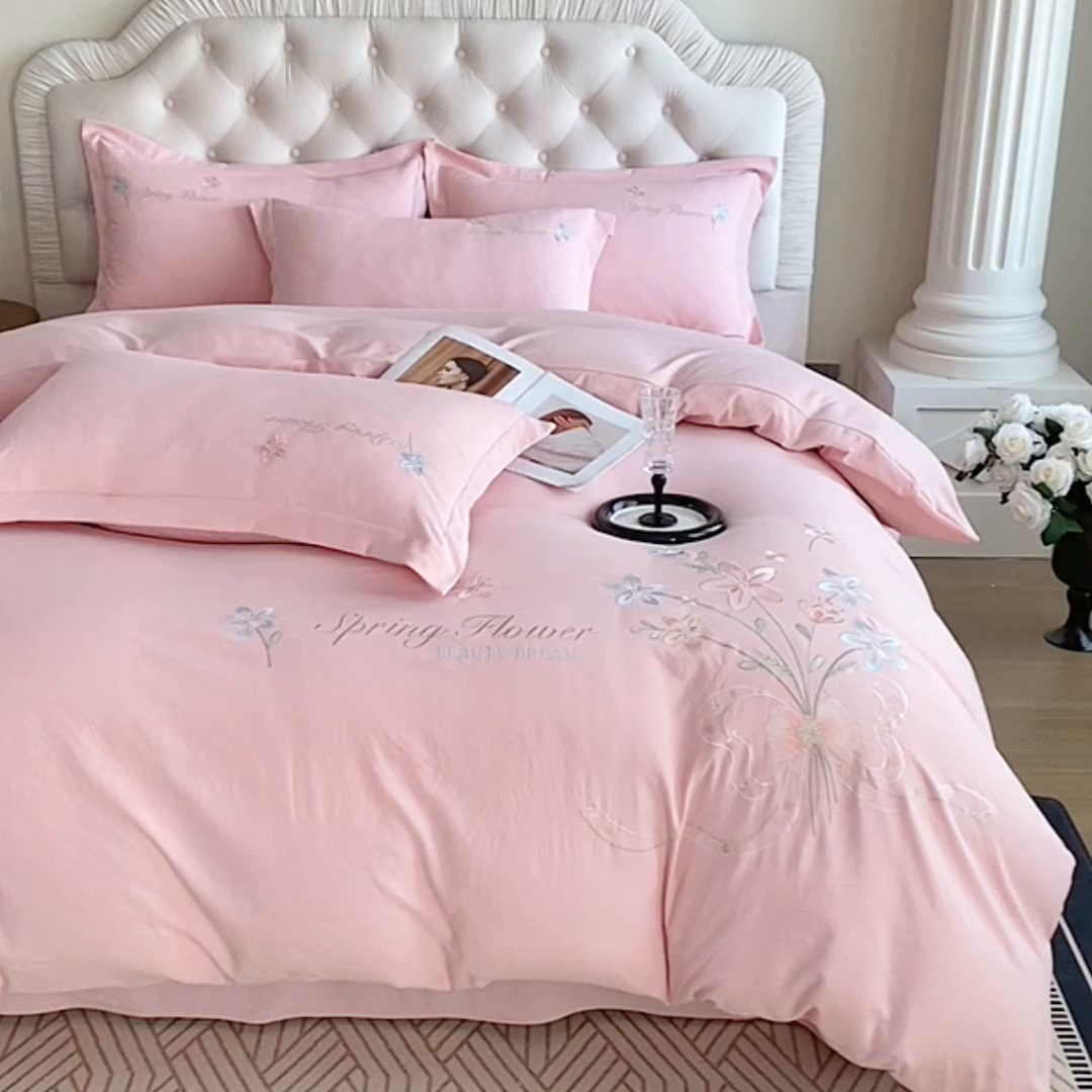 91家纺网 家纺一手货源 找家纺 （总）大麦乐田 2025新款糯小棉立体绣花吊边四件套-手捧花