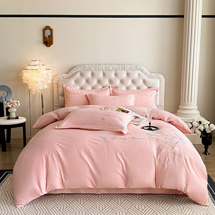 91家纺网 家纺一手货源 找家纺 （总）大麦乐田 2025新款糯小棉立体绣花吊边四件套-手捧花