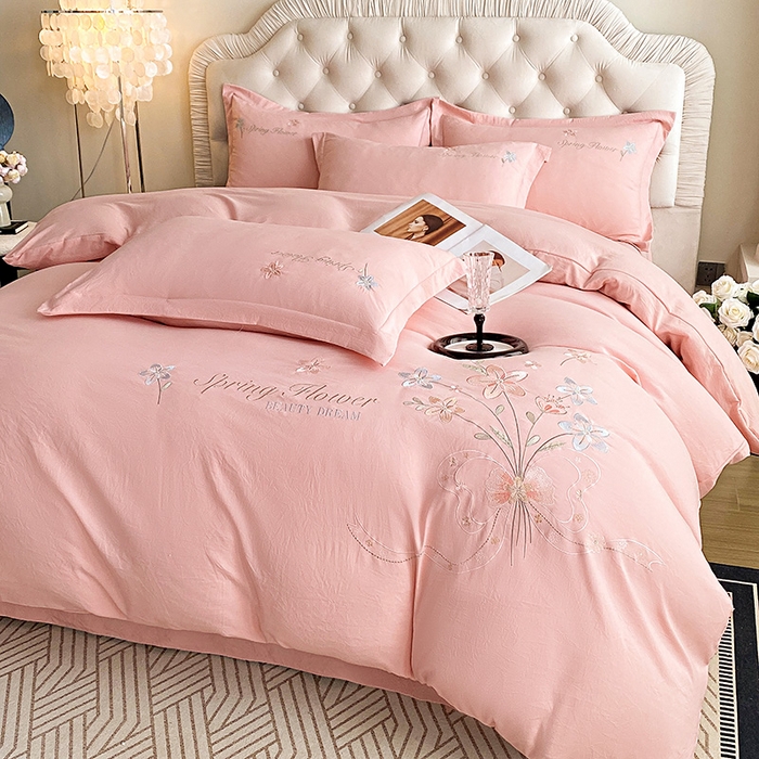 91家纺网 家纺一手货源 找家纺 （总）大麦乐田 2025新款糯小棉立体绣花吊边四件套-手捧花