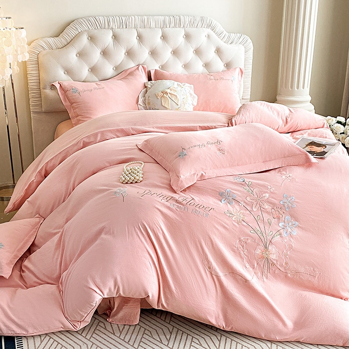 91家纺网 家纺一手货源 找家纺 （总）大麦乐田 2025新款糯小棉立体绣花吊边四件套-手捧花