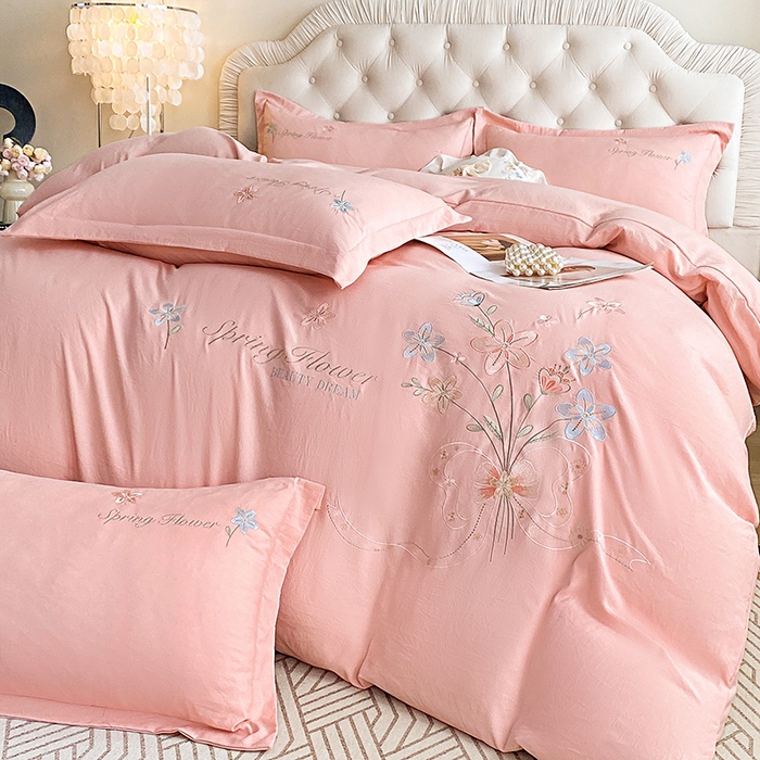 91家纺网 家纺一手货源 找家纺 （总）大麦乐田 2025新款糯小棉立体绣花吊边四件套-手捧花