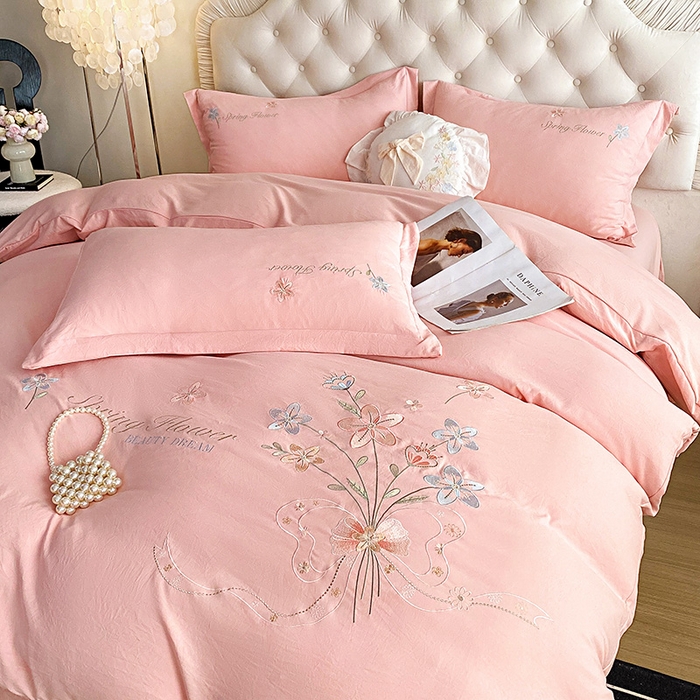 91家纺网 家纺一手货源 找家纺 （总）大麦乐田 2025新款糯小棉立体绣花吊边四件套-手捧花