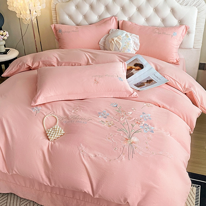 91家纺网 家纺一手货源 找家纺 （总）大麦乐田 2025新款糯小棉立体绣花吊边四件套-手捧花