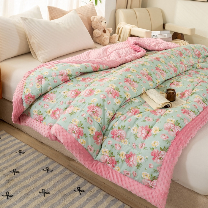 91家纺网 家纺一手货源 找家纺 锦鹭被业 2025新款AB版舒适全棉纯棉豆豆绒被被子被芯 锦上添花