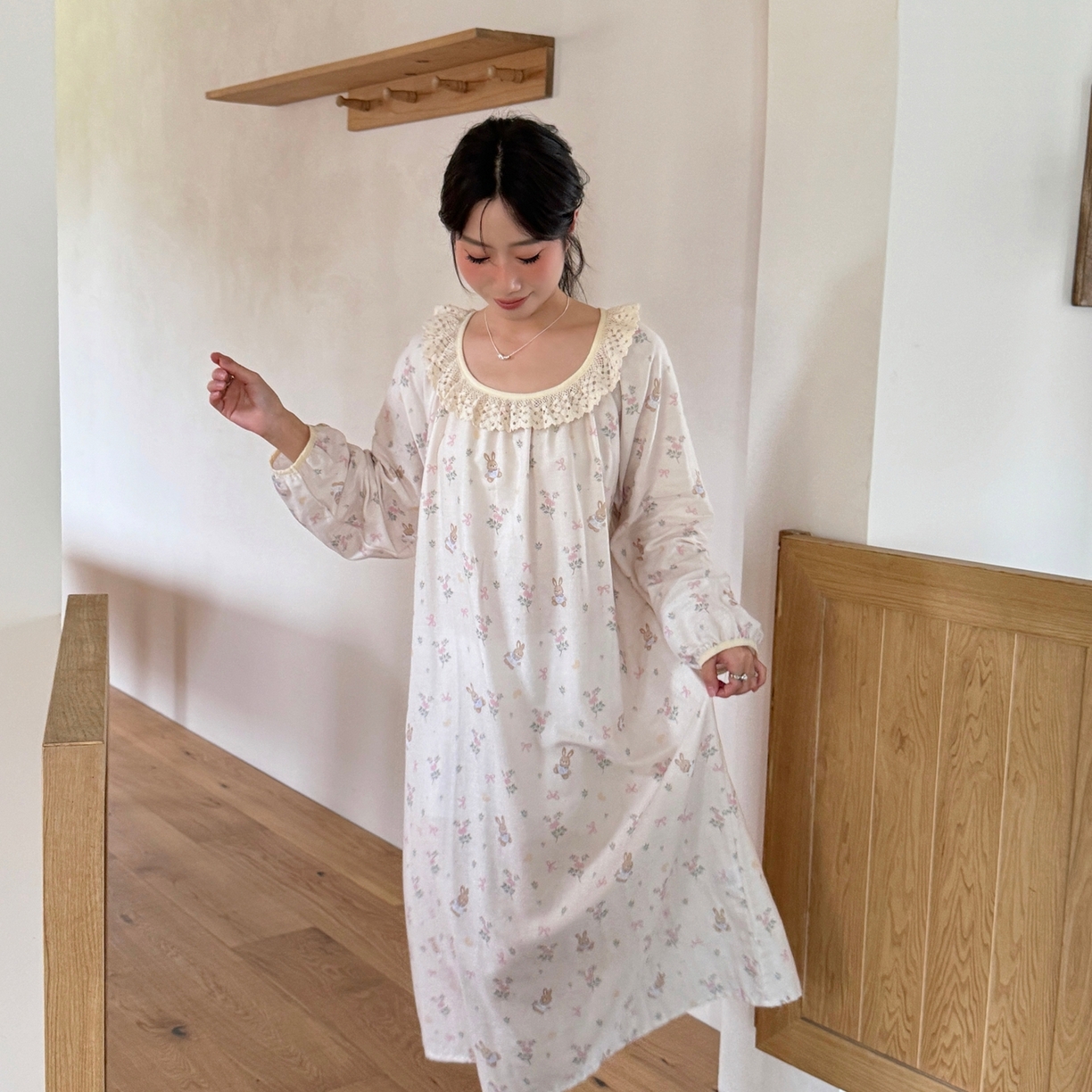 91家纺网 家纺一手货源 找家纺 纽约生活 2025新款有氧纱蕾丝长袖裙（会员-5） 花园兔