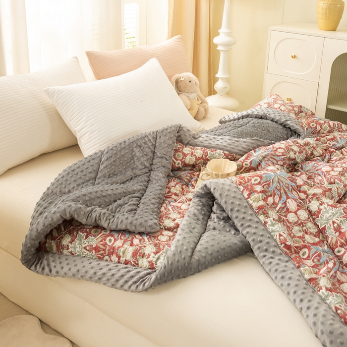 91家纺网 家纺一手货源 找家纺 锦鹭被业 2025新款AB版舒适全棉纯棉豆豆绒被被子被芯 克洛伊