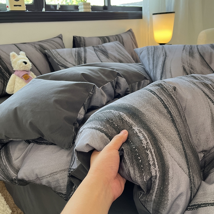 91家纺网 家纺一手货源 找家纺 吉象家纺 2025新款全棉纯棉加厚磨毛印花四件套 幻影黑