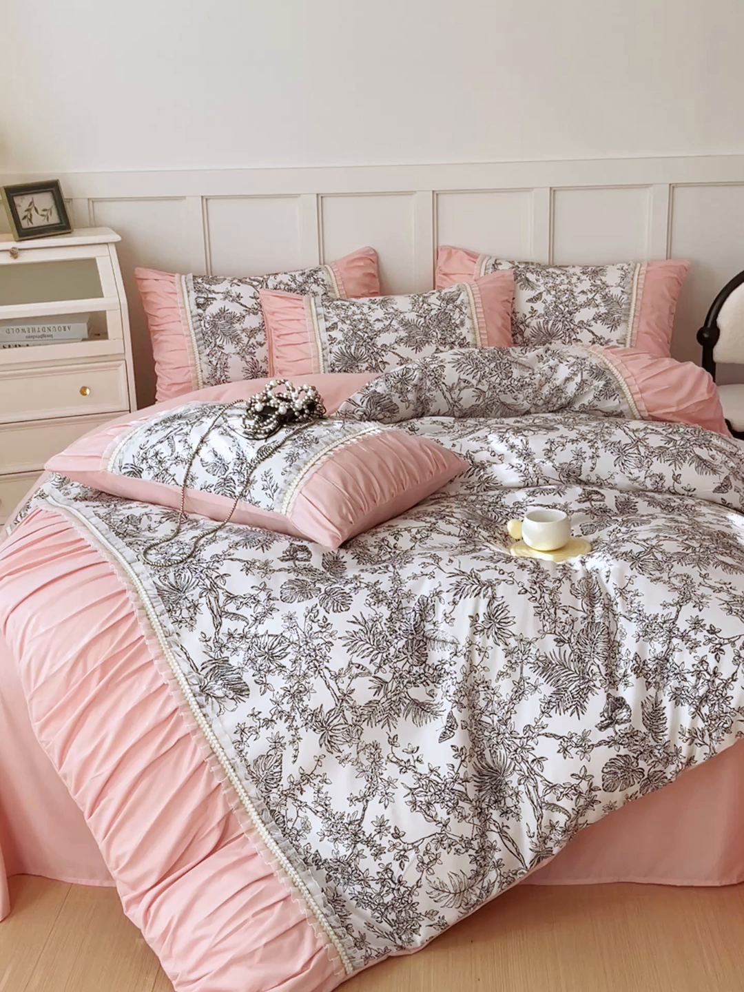 91家纺网 家纺一手货源 找家纺 （总）大麦乐田 2025新款法式褶皱糯小棉直角床单四件套