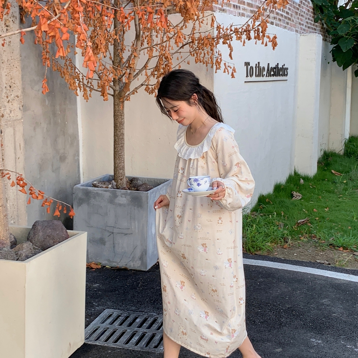 91家纺网 家纺一手货源 找家纺 纽约生活 2025新款有氧纱蕾丝长袖裙（会员-5） 沙发小狗