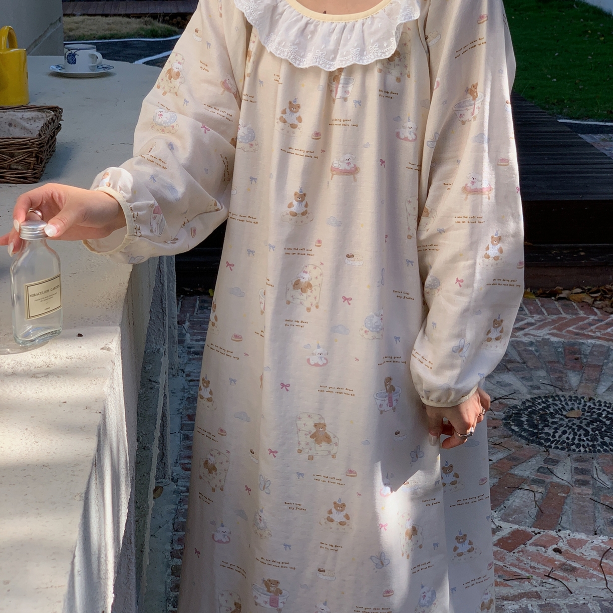 91家纺网 家纺一手货源 找家纺 纽约生活 2025新款有氧纱蕾丝长袖裙（会员-5） 沙发小狗