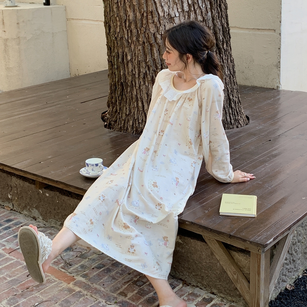 91家纺网 家纺一手货源 找家纺 纽约生活 2025新款有氧纱蕾丝长袖裙（会员-5） 沙发小狗