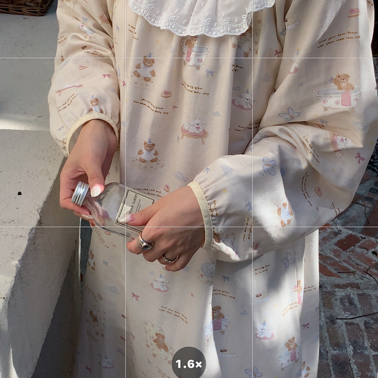 91家纺网 家纺一手货源 找家纺 纽约生活 2025新款有氧纱蕾丝长袖裙（会员-5） 沙发小狗