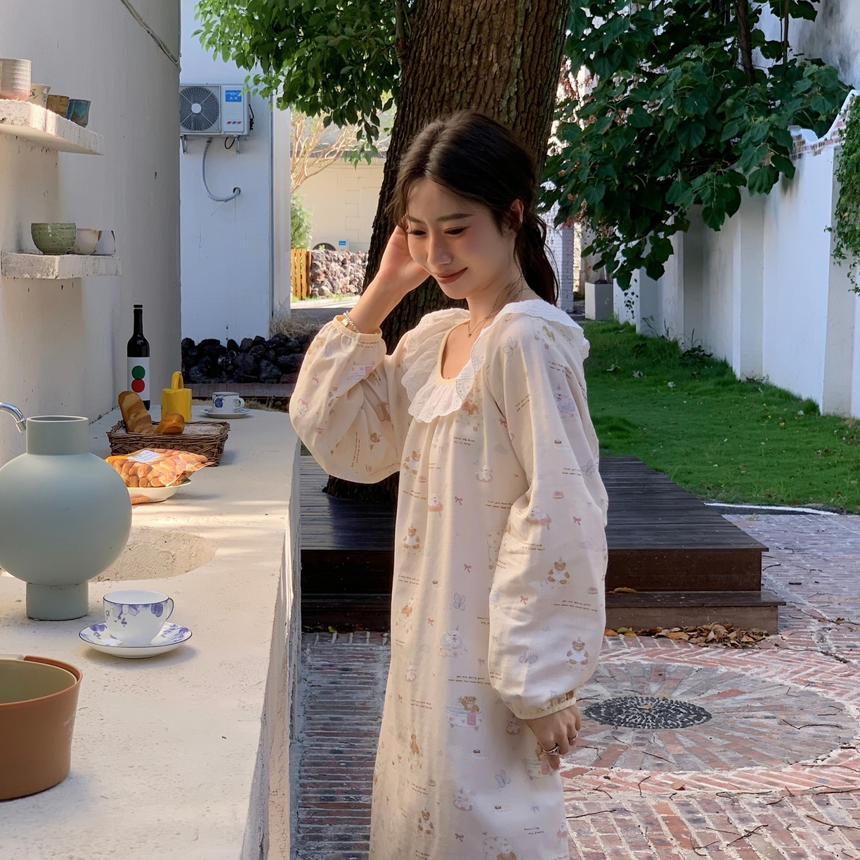 91家纺网 家纺一手货源 找家纺 纽约生活 2025新款有氧纱蕾丝长袖裙（会员-5） 沙发小狗