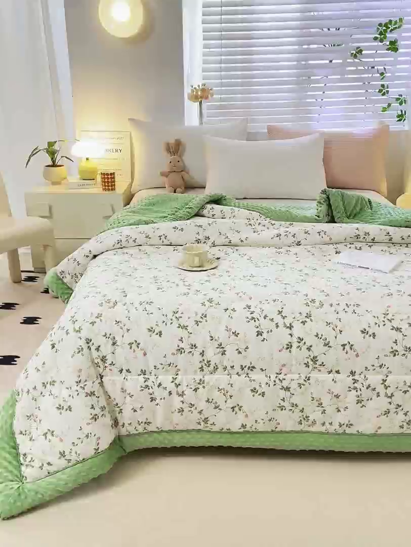 91家纺网 家纺一手货源 找家纺 锦鹭被业 2025新款AB版舒适全棉纯棉豆豆绒被被子被芯 连理枝