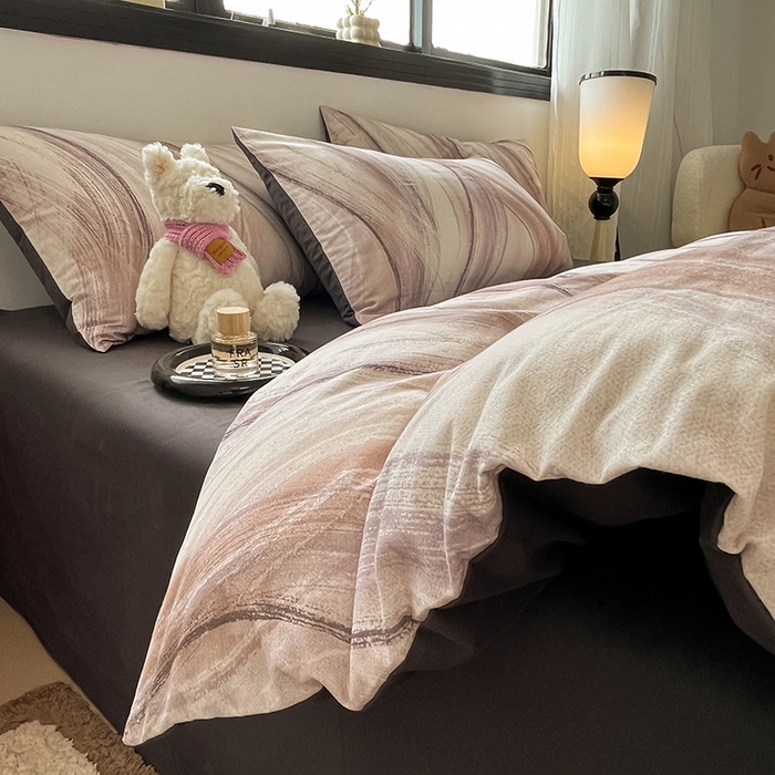 91家纺网 家纺一手货源 找家纺 吉象家纺 2025新款全棉纯棉加厚磨毛印花四件套 幻影纱