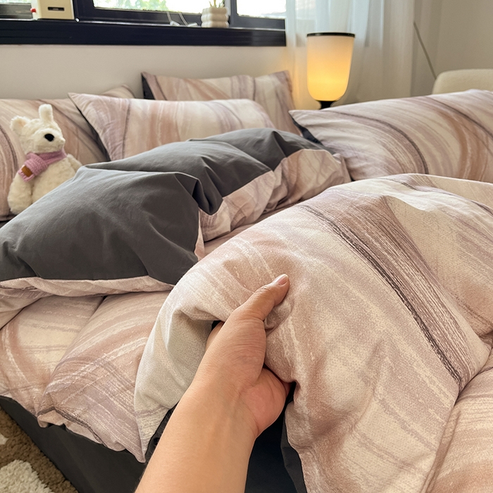 91家纺网 家纺一手货源 找家纺 吉象家纺 2025新款全棉纯棉加厚磨毛印花四件套 幻影纱