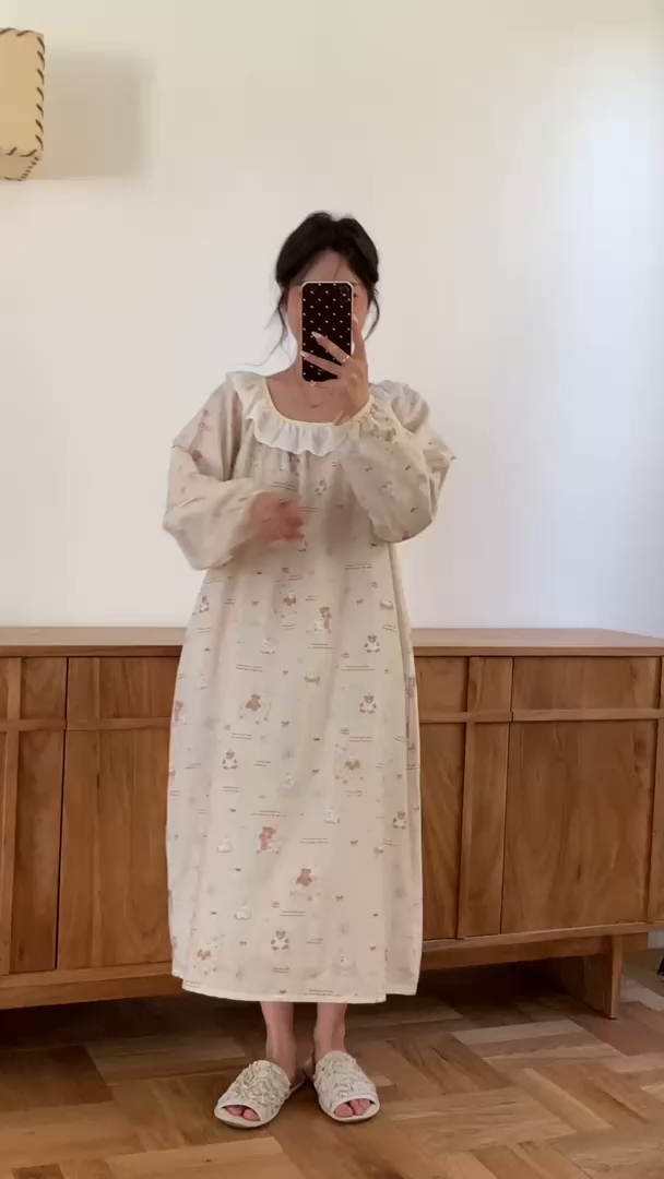 91家纺网 家纺一手货源 找家纺 纽约生活 2025新款有氧纱蕾丝长袖裙（会员-5） 沙发小狗