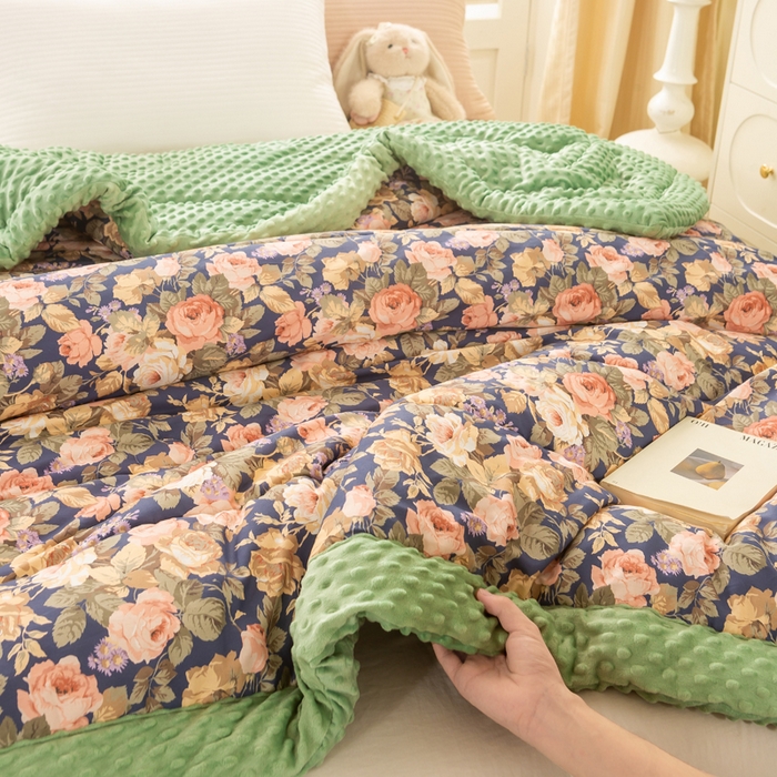 91家纺网 家纺一手货源 找家纺 锦鹭被业 2025新款AB版舒适全棉纯棉豆豆绒被被子被芯 玫瑰花海