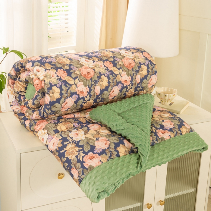 91家纺网 家纺一手货源 找家纺 锦鹭被业 2025新款AB版舒适全棉纯棉豆豆绒被被子被芯 玫瑰花海