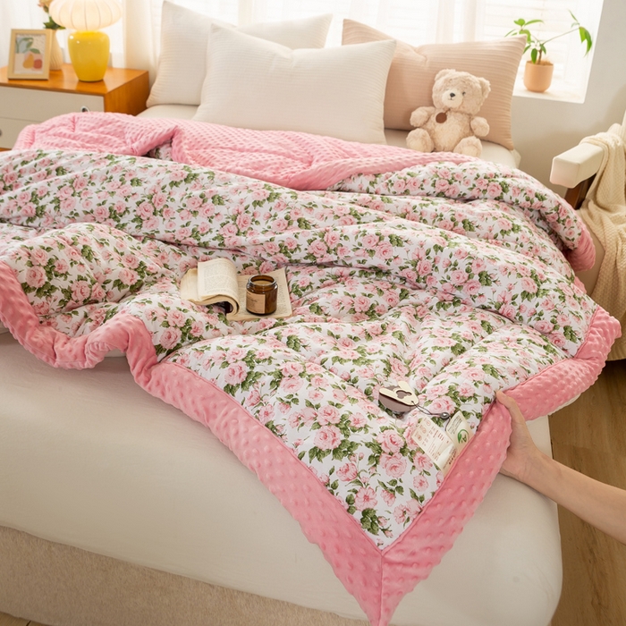 91家纺网 家纺一手货源 找家纺 锦鹭被业 2025新款AB版舒适全棉纯棉豆豆绒被被子被芯 玫瑰物语