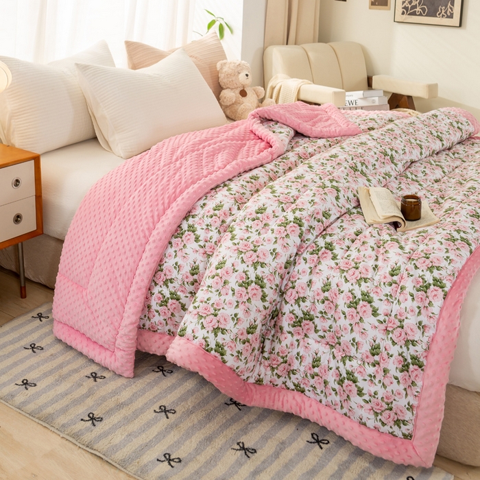 91家纺网 家纺一手货源 找家纺 锦鹭被业 2025新款AB版舒适全棉纯棉豆豆绒被被子被芯 玫瑰物语